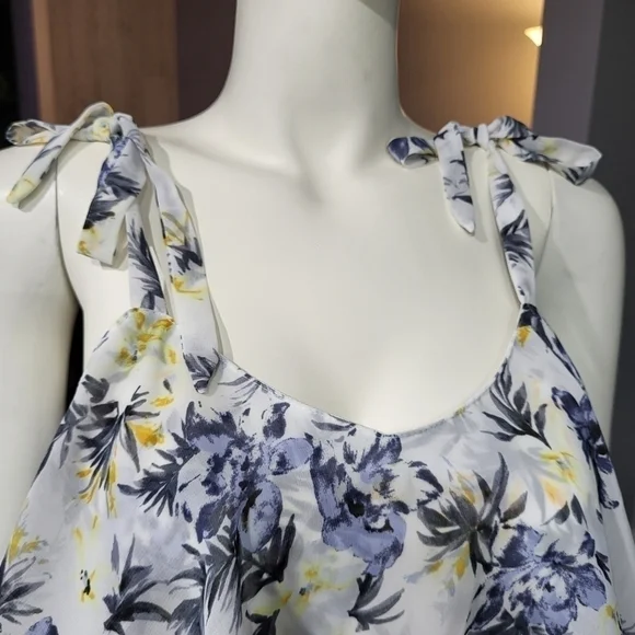 HEATHER - Ruffleed tops - Picture 3 of 6